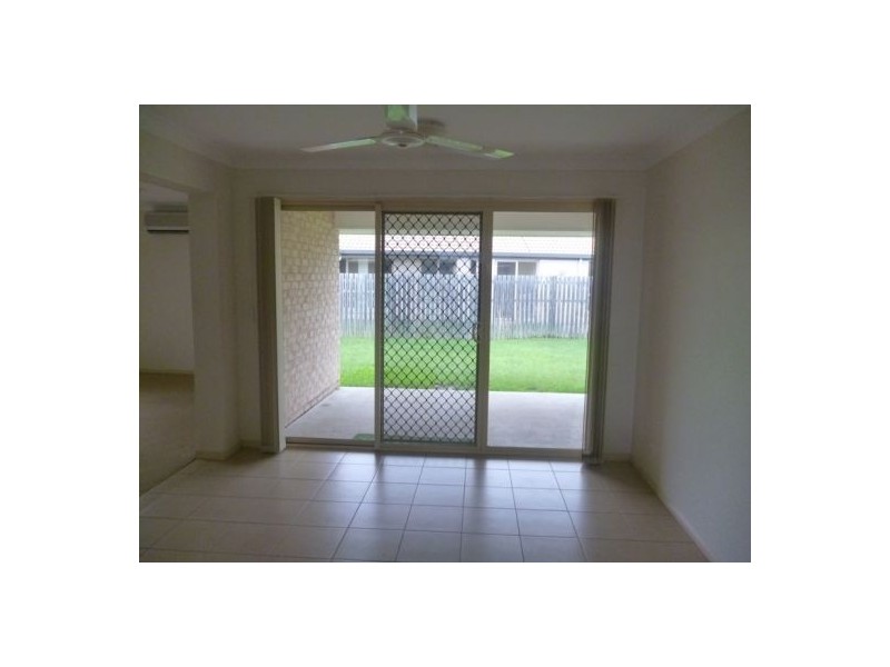 138 Emerald Park Way, Urangan QLD 4655