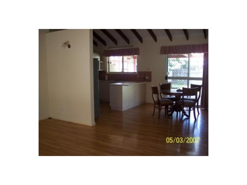 10 Owen Crescent, Urangan QLD 4655