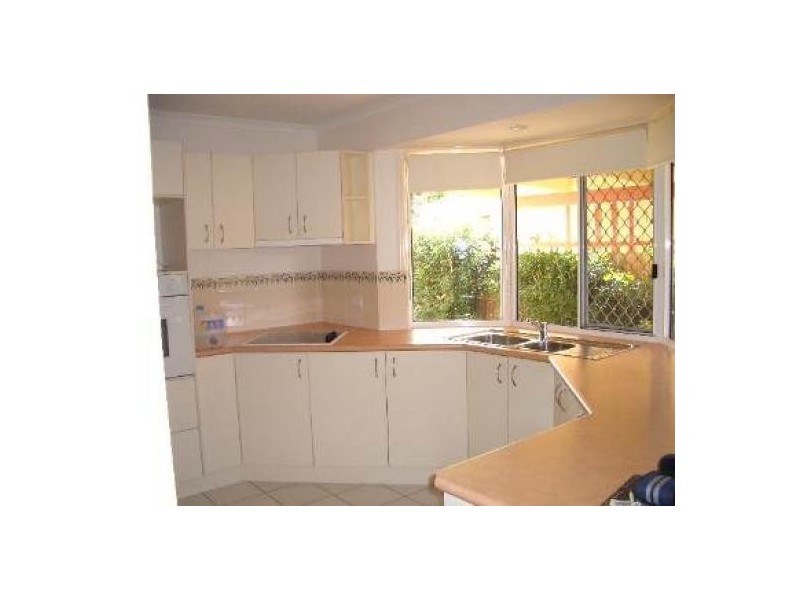 54 Moolyyir Street, Urangan QLD 4655