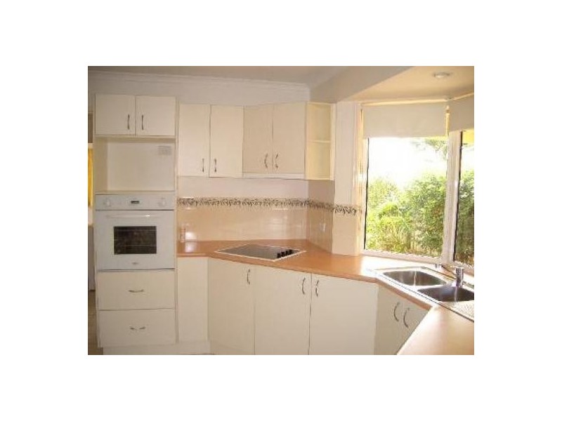 54 Moolyyir Street, Urangan QLD 4655