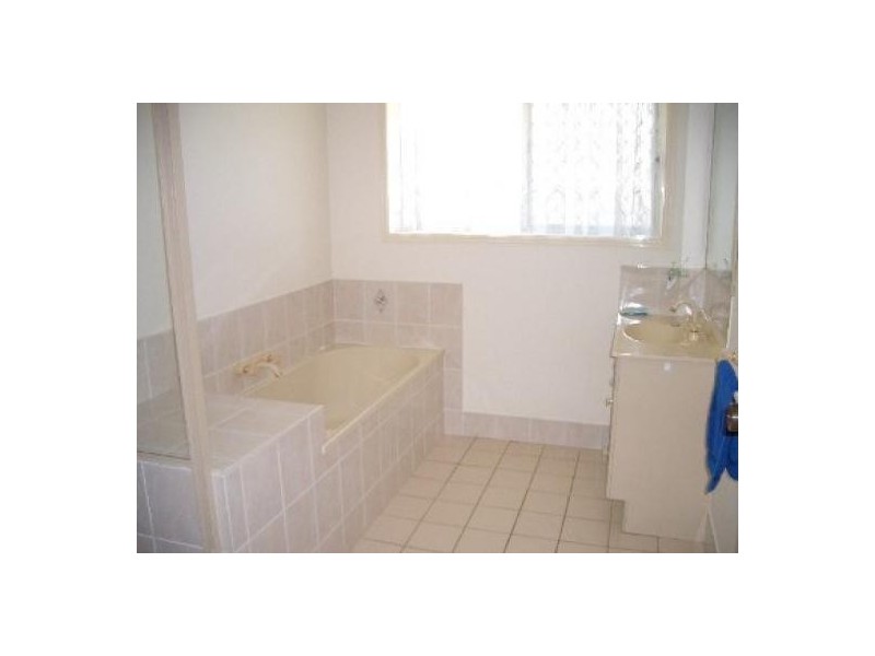 54 Moolyyir Street, Urangan QLD 4655