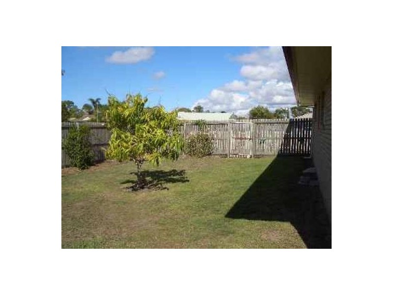 54 Moolyyir Street, Urangan QLD 4655