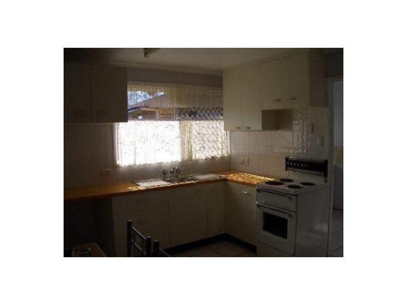 1/2 Melong Street, Scarness QLD 4655