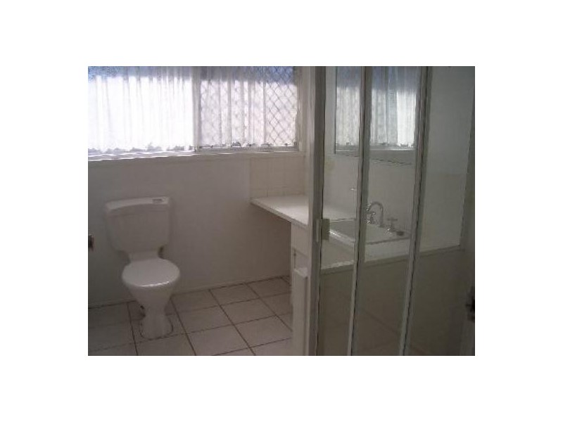 1/2 Melong Street, Scarness QLD 4655