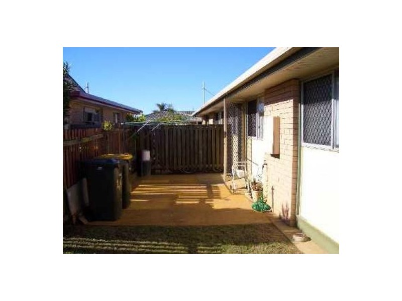 1/2 Melong Street, Scarness QLD 4655