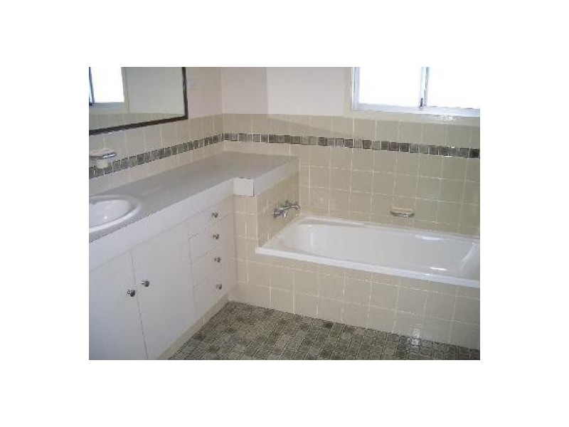 6 Regency Avenue, Urraween QLD 4655