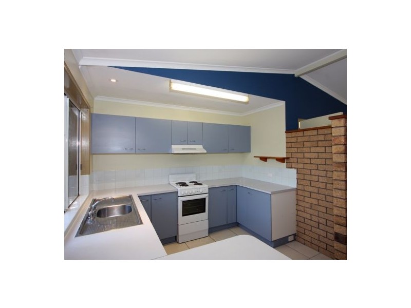 11 Owen Crescent, Urangan QLD 4655
