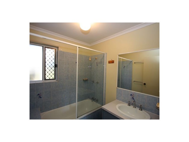 11 Owen Crescent, Urangan QLD 4655