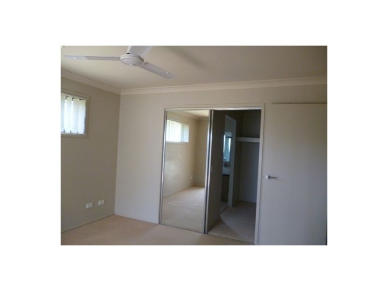 23 Earl St Vincent Cct, Eli Waters QLD 4655