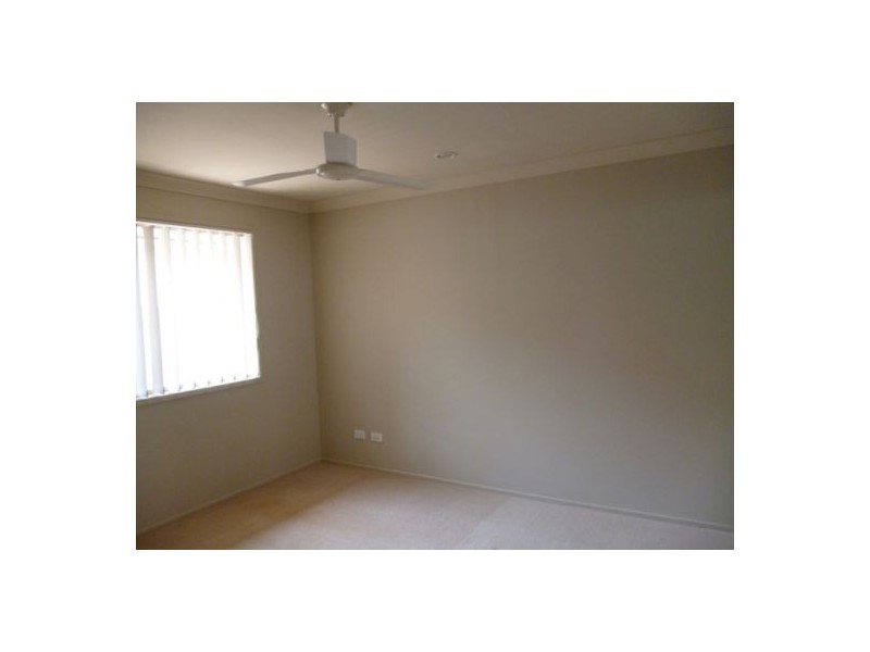 23 Earl St Vincent Cct, Eli Waters QLD 4655