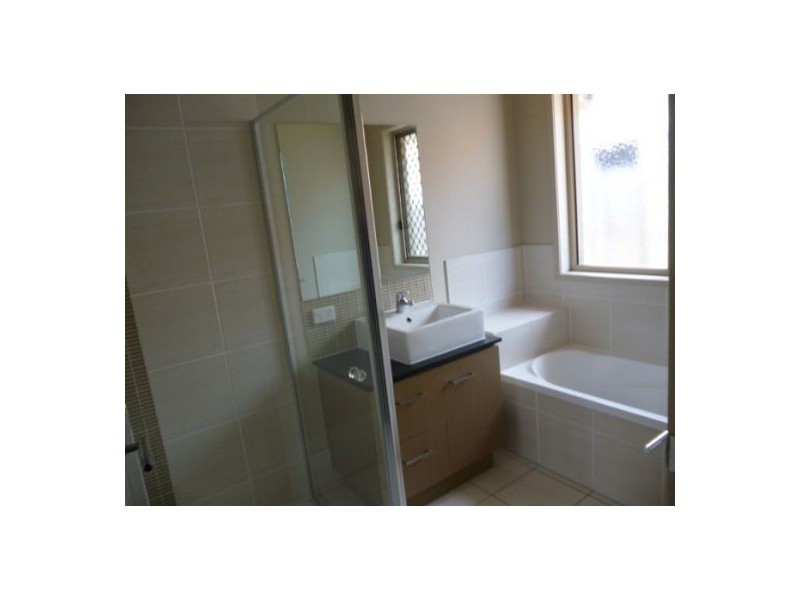 23 Earl St Vincent Cct, Eli Waters QLD 4655