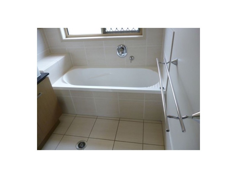 23 Earl St Vincent Cct, Eli Waters QLD 4655