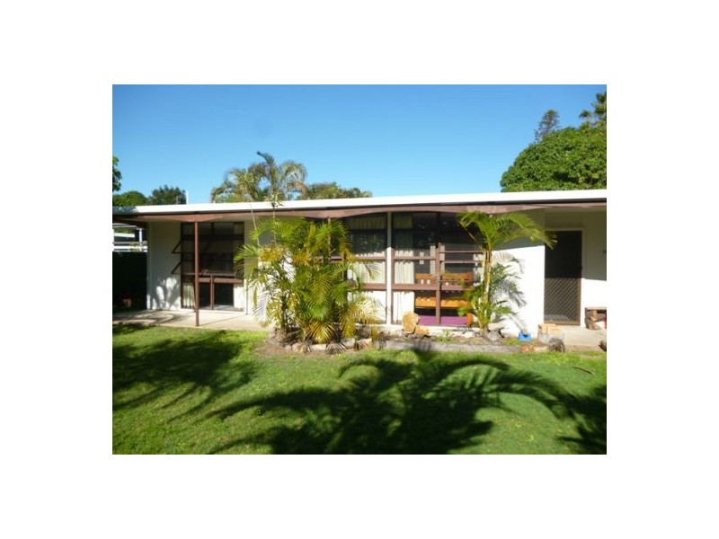 17B Hibiscus Street, Urangan QLD 4655