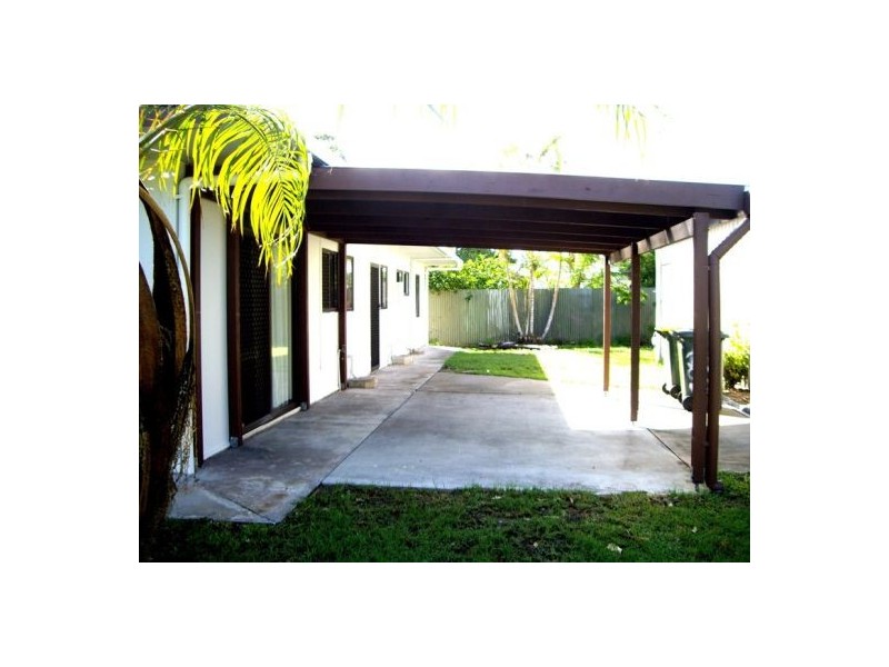 17B Hibiscus Street, Urangan QLD 4655