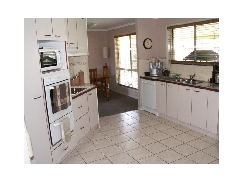 38 Kookaburra Dr, Eli Waters QLD 4655