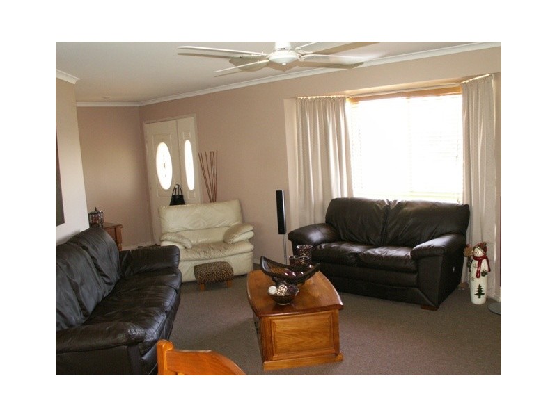 38 Kookaburra Dr, Eli Waters QLD 4655