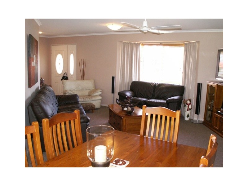 38 Kookaburra Dr, Eli Waters QLD 4655