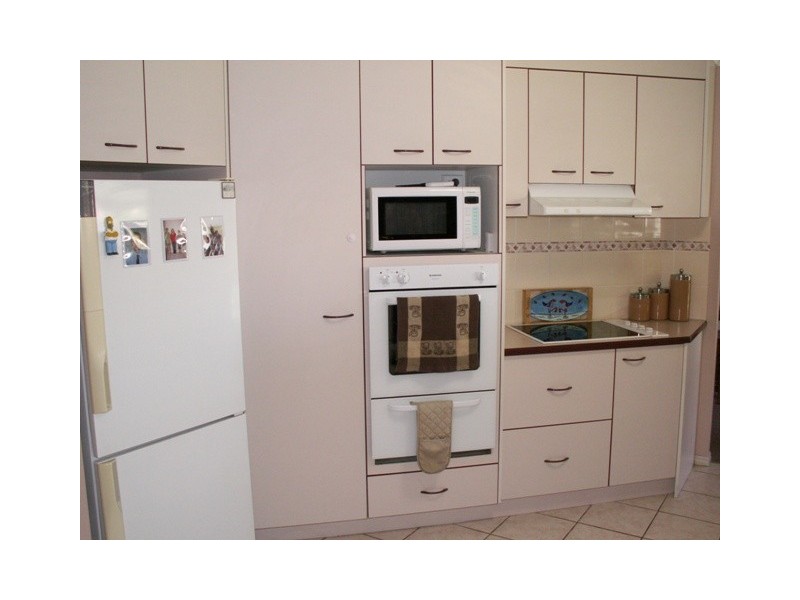 38 Kookaburra Dr, Eli Waters QLD 4655