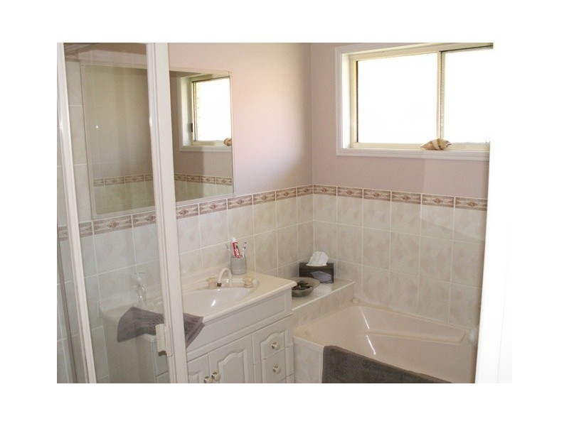 38 Kookaburra Dr, Eli Waters QLD 4655