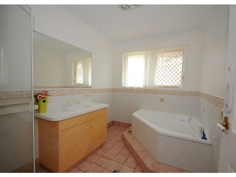 9 Caswell Court, Torquay QLD 4655