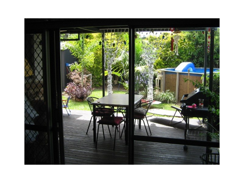 25 Cooloola Crescent, Urangan QLD 4655