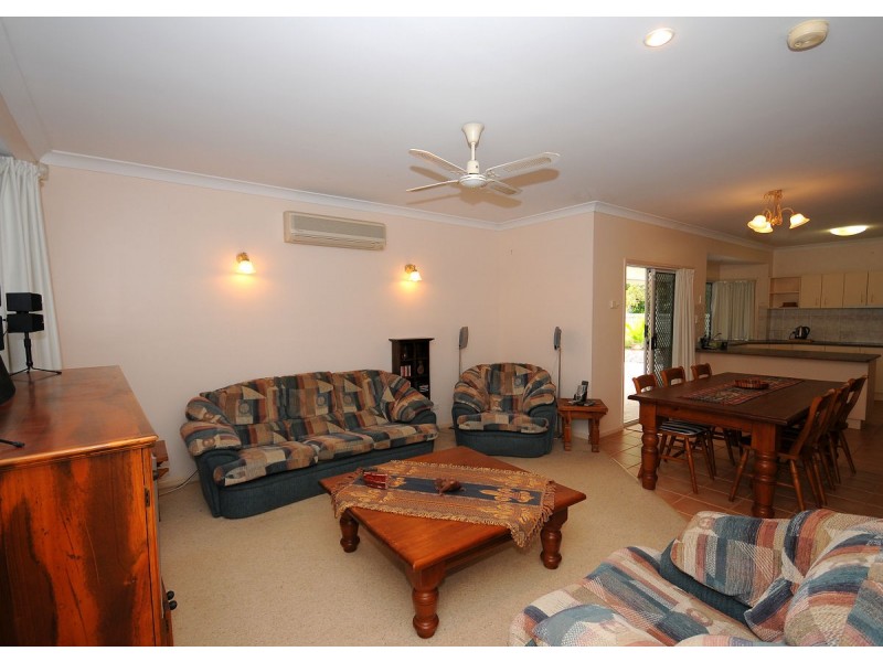 4 Earls Court, Point Vernon QLD 4655