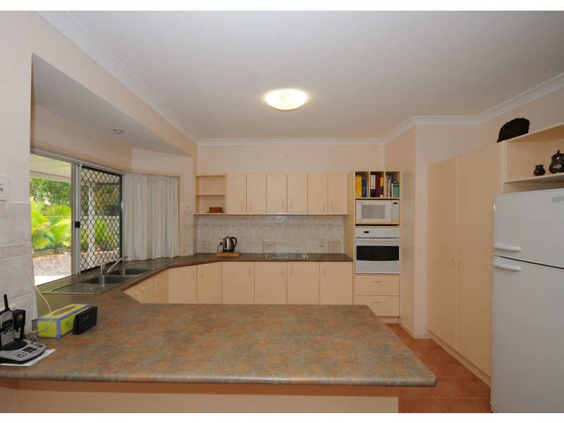 4 Earls Court, Point Vernon QLD 4655