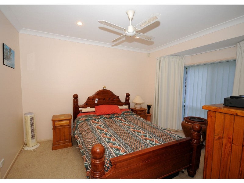 4 Earls Court, Point Vernon QLD 4655