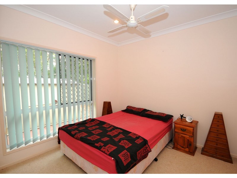 4 Earls Court, Point Vernon QLD 4655