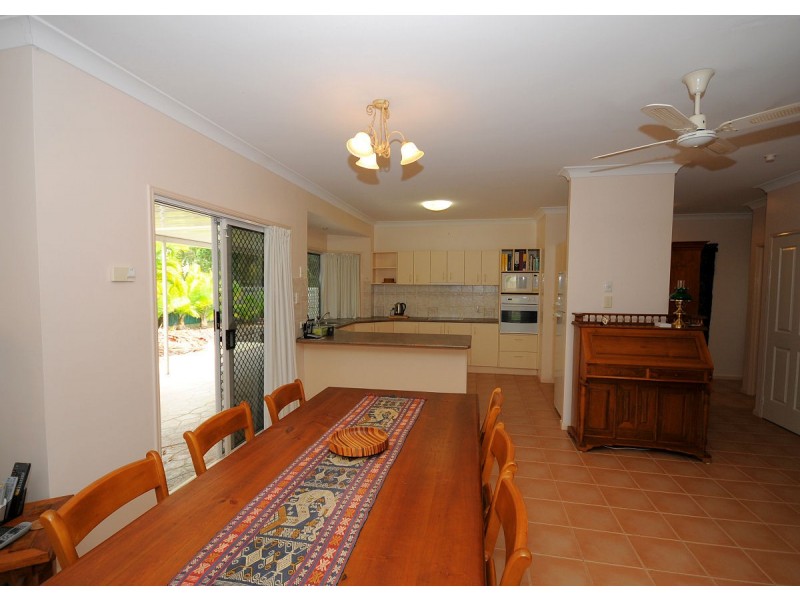4 Earls Court, Point Vernon QLD 4655