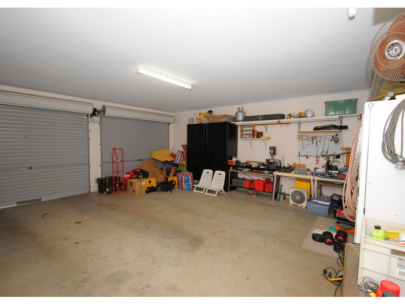 4 Earls Court, Point Vernon QLD 4655