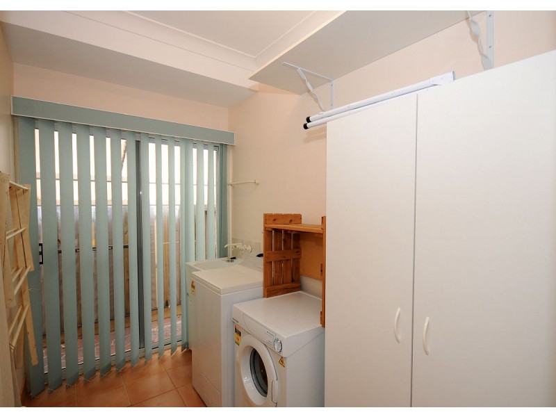 4 Earls Court, Point Vernon QLD 4655