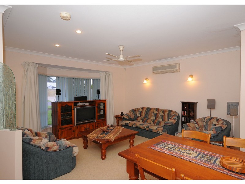 4 Earls Court, Point Vernon QLD 4655