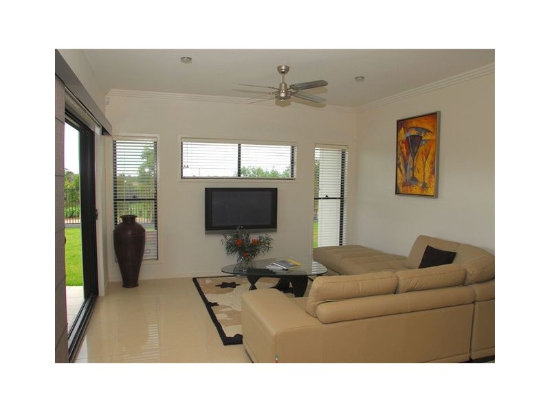 1 Bay Park Drive, Wondunna QLD 4655