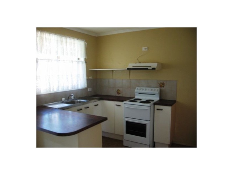 8 Patrick Street, Point Vernon QLD 4655