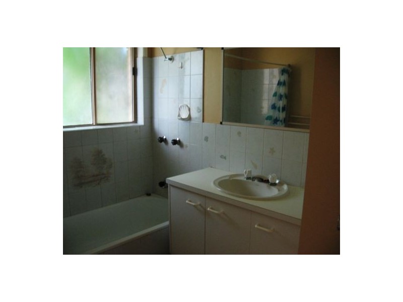 8 Patrick Street, Point Vernon QLD 4655