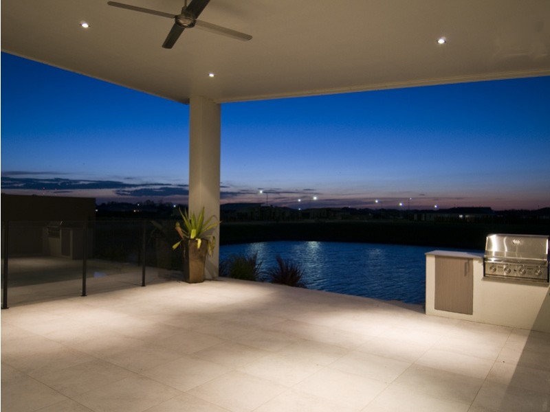 6 Mermaid Ct, Eli Waters QLD 4655