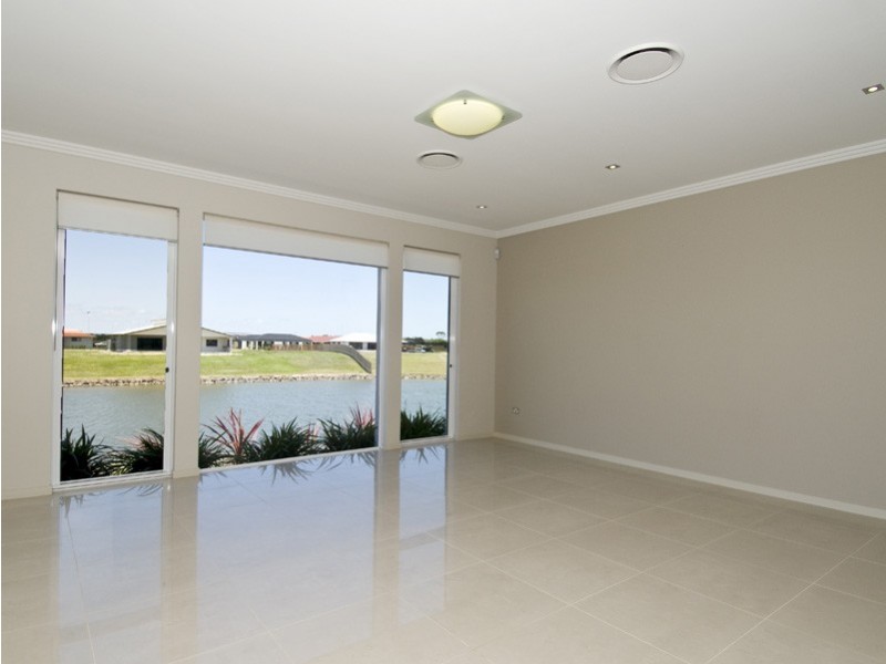 6 Mermaid Ct, Eli Waters QLD 4655