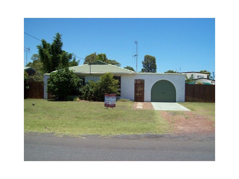 35 William Street, Urangan QLD 4655