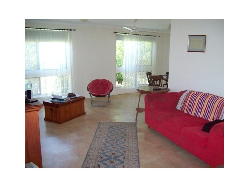 35 William Street, Urangan QLD 4655