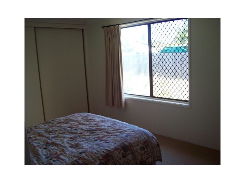 35 William Street, Urangan QLD 4655