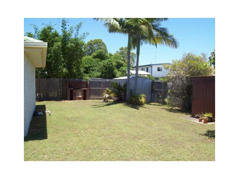 35 William Street, Urangan QLD 4655