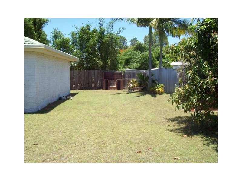 35 William Street, Urangan QLD 4655