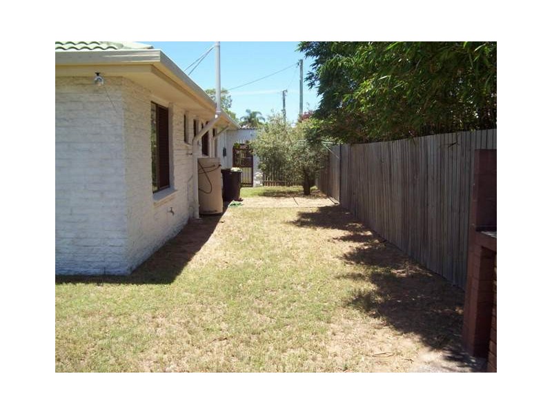 35 William Street, Urangan QLD 4655