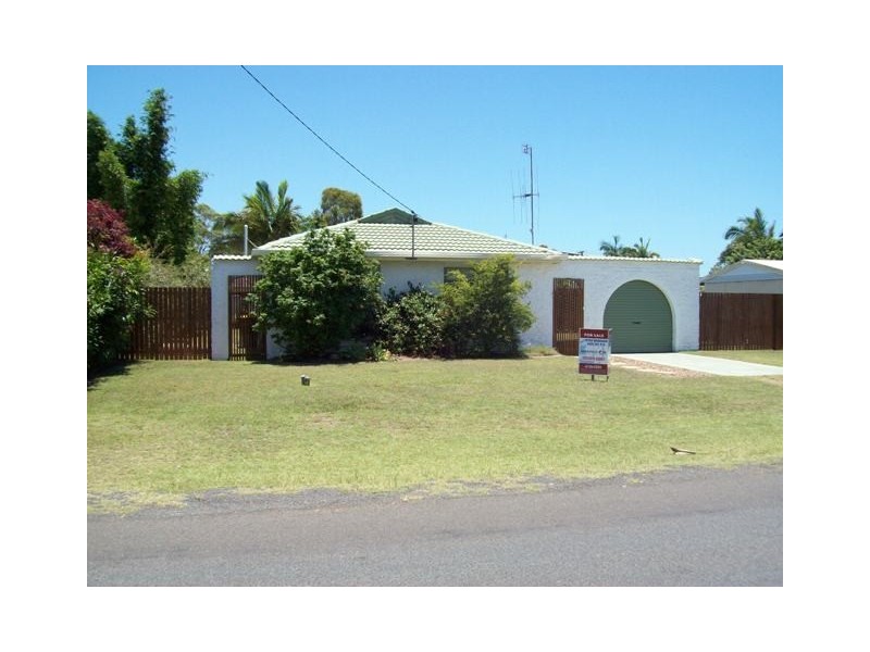 35 William Street, Urangan QLD 4655