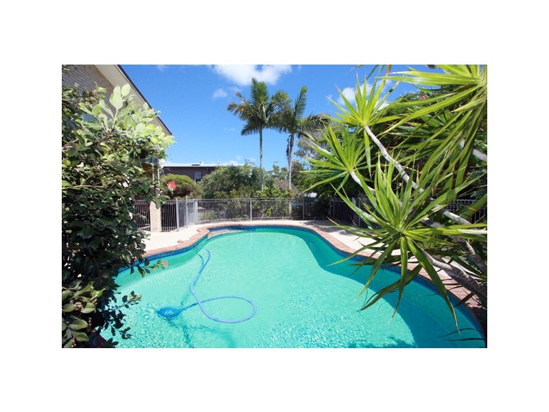 3 TOP STREET, Torquay QLD 4655