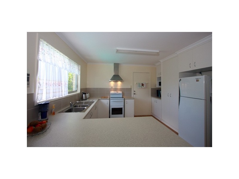 3 TOP STREET, Torquay QLD 4655