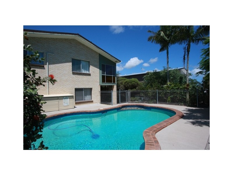 3 TOP STREET, Torquay QLD 4655