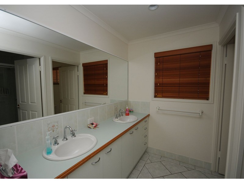 19 Meadow Dr, Dundowran Beach QLD 4655