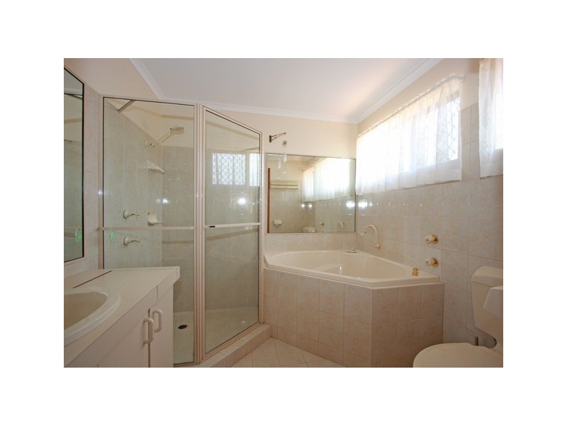 29 Royal Dr, Kawungan QLD 4655